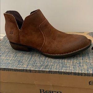 Born booties size 8